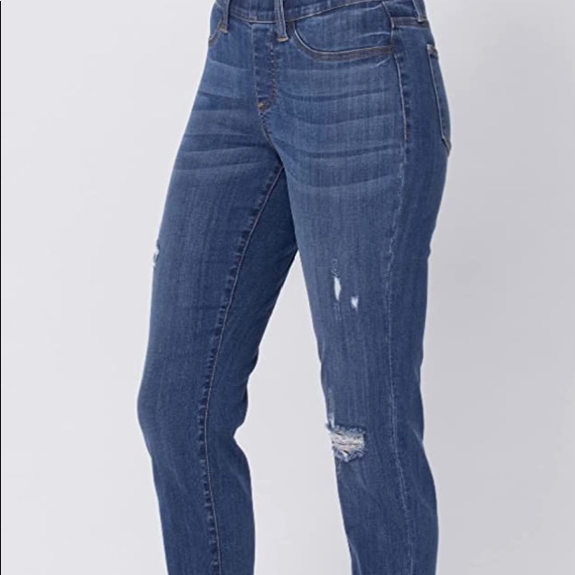 Judy Blue Boyfriend Distressed Denim Jeggngs